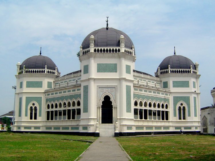6 Masjid Bersejarah di Kota Medan yang Wajib Dikunjungi: Menelusuri Keindahan Islam Kota Medan