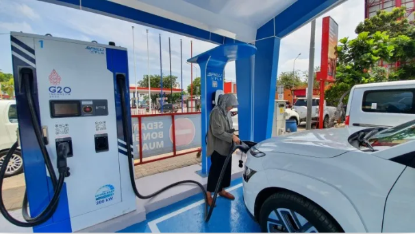 Biar Nggak Panik di Jalan Pas Mudik Lebaran Pakai Mobil Listrik? Ini Daftar SPKLU di Tol Trans Jawa