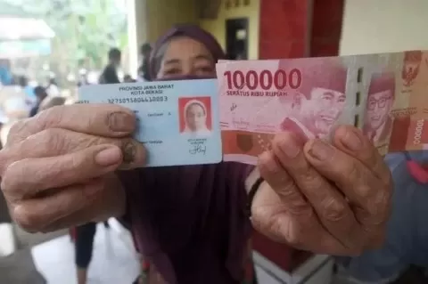 BLT BBM Rp300.000 Cair Bulan Ini, Begini Cara Cek Penerima Bansos dan Pencairannya