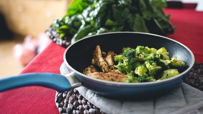 Buah dan Sayur yang Tidak Disarankan Dikonsumsi Saat Sahur