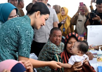 Puncak Pekan Imunisasi Dunia, Kahiyang Ayu Sapa Warga dan Posyandu di 33 Kabupaten/Kota