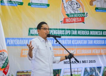 Jalankan Program Urban Farming, Rico Waas Serahkan Mandat Kepada Koordinator Kecamatan Tani Merdeka Indonesia