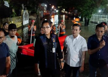 Tanggapi Keluhan Warga, Rico Waas Turun Langsung Tinjau Banjir di Jalan Eka Rasmi dan Eka Warni
