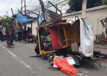 Sopir Mengantuk, Angkot Hantam Betor, Mobil, dan Halte Bus di Medan