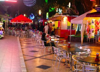 Kota Medan di Malam Hari: Hiburan, Kuliner, dan Suasana Kota