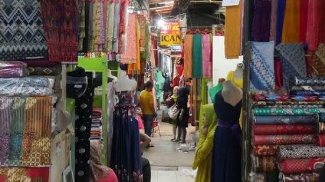 Belanja Oleh-Oleh Murah Meriah di Pajak Ikan Lama Medan