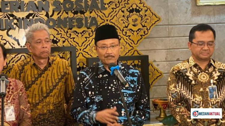 Mensos Paparkan Sistem Digitalisasi Bansos di Hadapan Kades Banyuwangi.