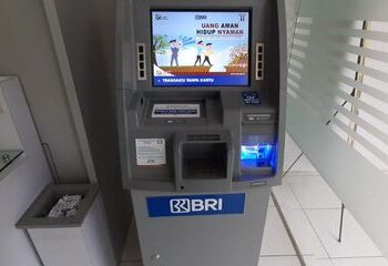 ATM-tertelan-Cara-Mengatasi-Kartu-ATM-Yang-Teretelan