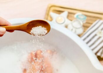 Manfaat Mandi Air Garam, Apa Saja Manfaatnya Untuk Kesehatan?