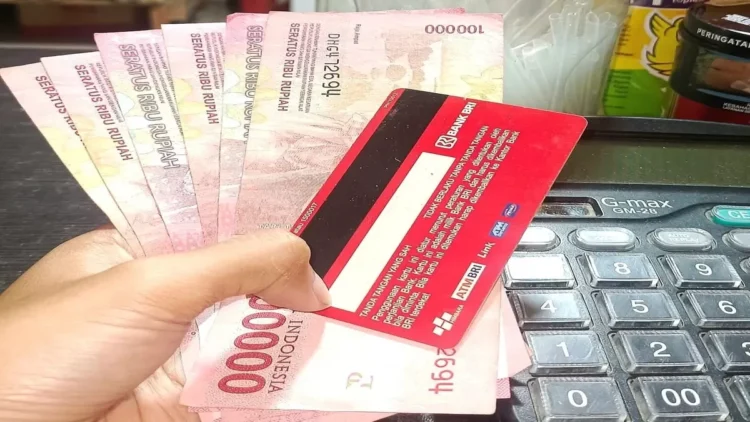 Bantuan BLT Rp900 Ribu Sudah Dicairkan Akhir Bulan, Cek Cara