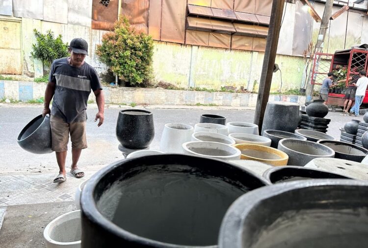 Penjual Pot Madirsan