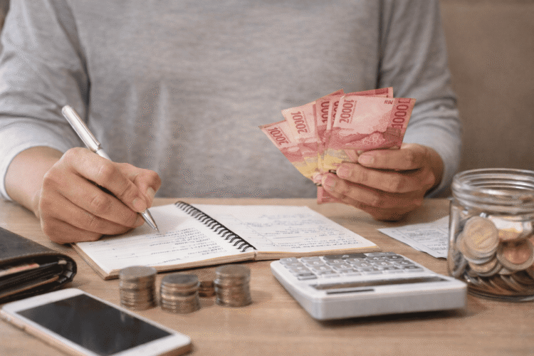 Tips Sederhana Mengatur Keuangan Agar Tak Boncos